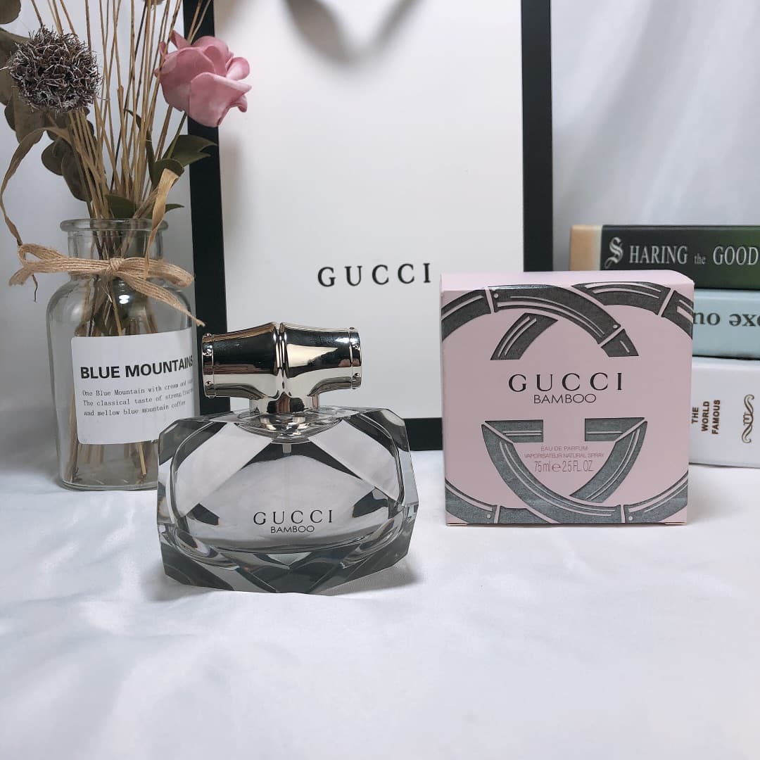 Gucci Bamboo EDP Women's Perfume 75ML (Boutique Price) Fragrance Notes: Woody Floral Top Notes: Bergamot Middle Notes: Ylang-ylang, Casablanca Lily, Orange Blossom Base Notes: Sandalwood, Tahitian Vanilla, Amber