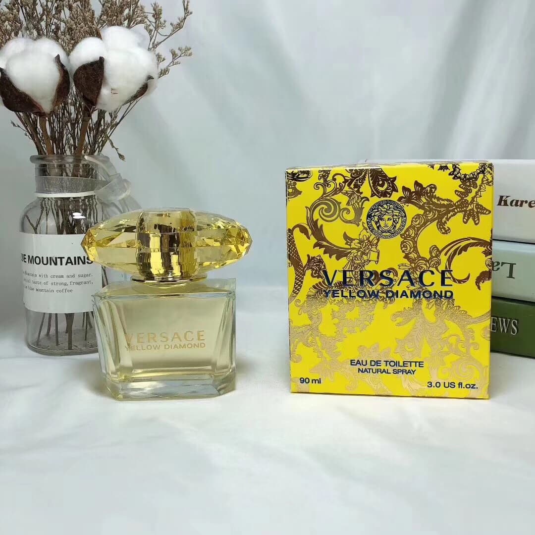 Versace Yellow Diamond Eau de Parfum 90ml (from department store). A very natural, light scent, not at all overpowering. Fragrance: Floral