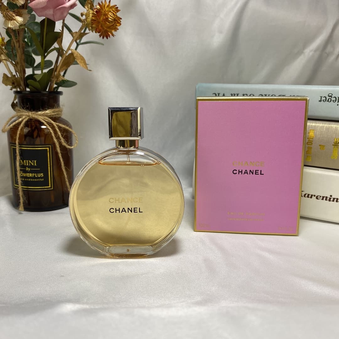 💰💰France Chanel/Chanel Yellow Encounter Eau de Parfum Iron Cap 100ml Women's EDP CHANEL's first round bottle design perfume, mixed with the scent of hyacinth and iris. It not only exudes a sweet feeling, but also has a sensual and passionate atmosphere, which fully reflects the energetic and courageous side of women of the era. Some people say that this perfume represents women who love excitement and freshness. However, to know its true charm, you must try it yourself! [Top notes] Hyacinth, white musk. [Middle note] Pink pepper, jasmine, vetiver, citrus. [Base note] Iris, amber, patchouli.