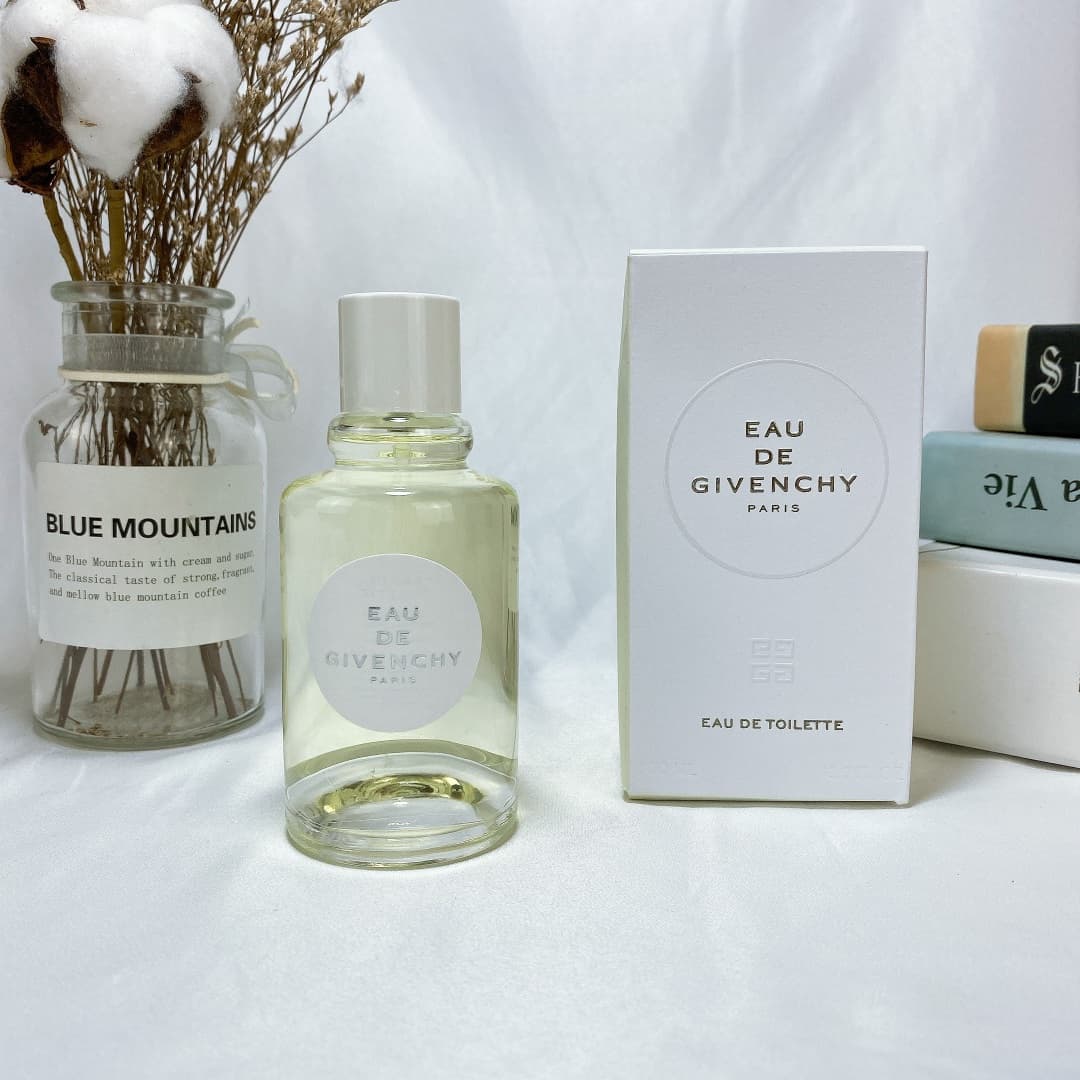 Givenchy 100ml (Department Store) Fragrance Notes: Citrus Top Notes: Bergamot, Orange, Mandarin Orange, Bitter Orange Leaf Middle Notes: Orange Blossom, Orange Blossom Oil, Heidi's Almond, Green Leaves Base Notes: Musk, Cedarwood, Vetiver Type: Unisex Fragrance