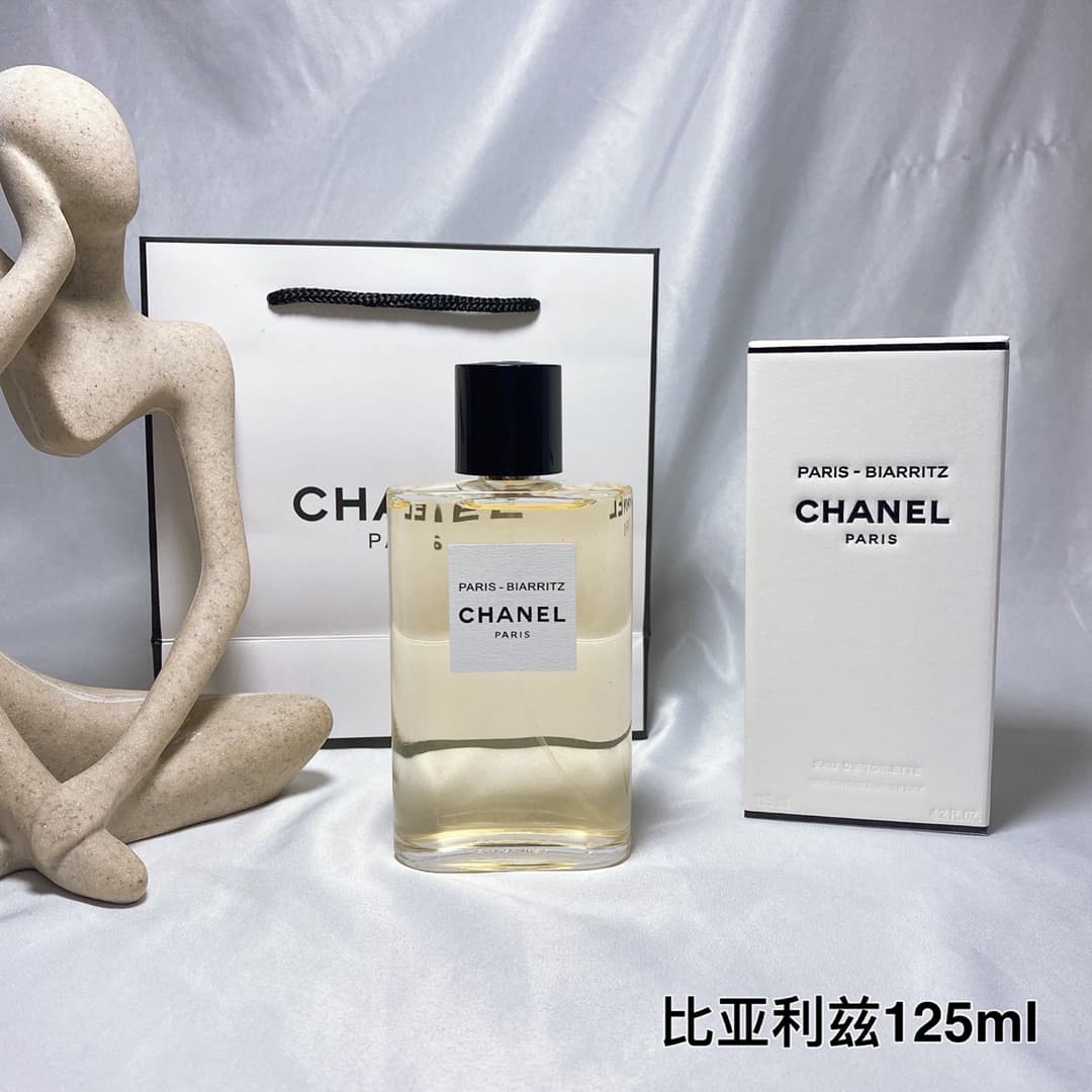 💰💰chanel Eau Biarritz Perfume 125ml paris-bisrritz Biarritz I looked at the base and said it has Sicilian tangerine and lily of the valley, but the whole base does not feel like these two fragrances to me. Maybe the base is blended together and the tendency is not very obvious. The sweetness is not high, but you can smell a bit of sourness, which makes me feel more like the white wild chrysanthemums in the mountains. After being crushed, a little sweetness of the stamens is released.