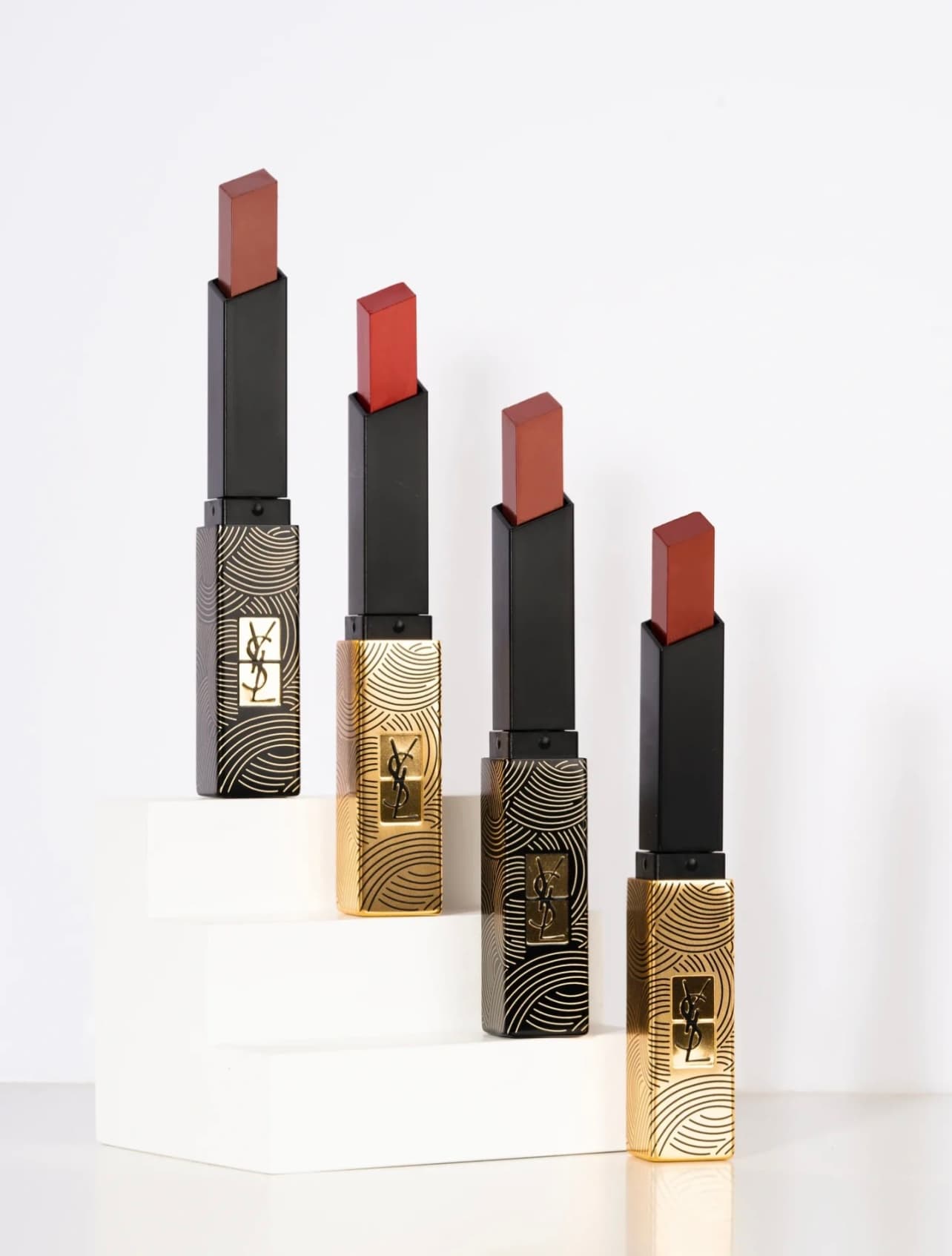 New product YSL Saint Laurent star limited gold pattern small black bar lipstick Star limited small gold bar ready-made color number: 21-1966 Star limited small black bar ready-made color number: 314-302