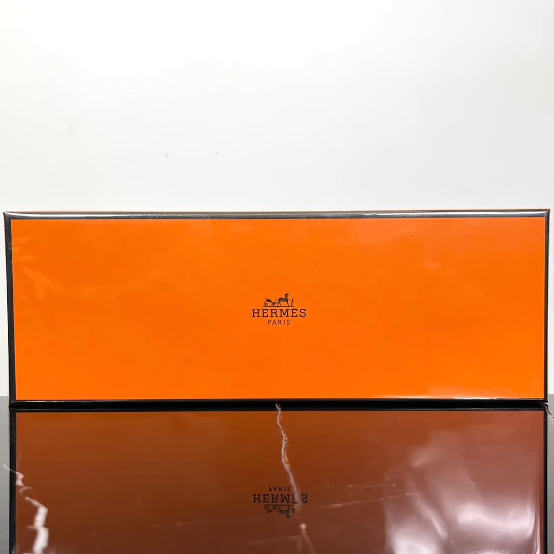 Rooftop, Mr. Li, Nile. The lather is very rich, and the texture is very gentle. After rinsing, the skin feels slightly rough but not dry. It rinses very cleanly without the slippery feeling of shower gel. I love it