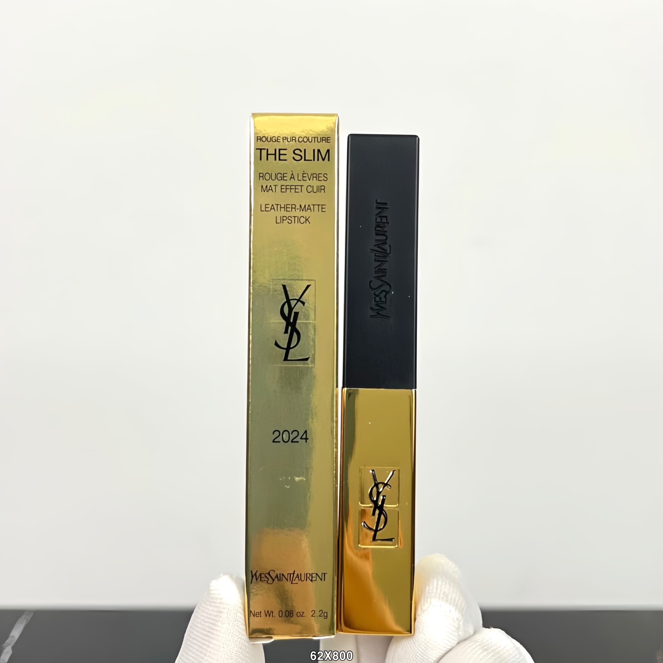 Yves Saint Laurent Little Gold Bar Lipstick 2024# YSL Little Gold Bar 2024# Hunting Flame is a vibrant milky orange color with a thin layer and a rich pumpkin orange color with a thick layer. The flabby beauty that can be seen in the crowd at a glance!