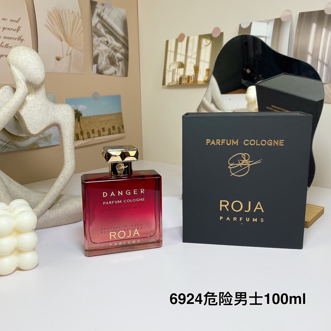 Roja Dove Danger Pour Homme Parfum Cologne 6924 100ml Genre: Men's Fragrance Fragrance Family: Fougere Oriental Top Notes: Lavender, Lemon, Bergamot, Tarragon Middle Notes: Violet, Jasmine, Lily of the Valley Base Notes: Cumin, Oakmoss, Vanilla, Tonka Bean, Musk, Ambergris, Patchouli, Clove, Leather, Woody Notes, Cedarwood, Vetiver, Rhubarb, White Pine