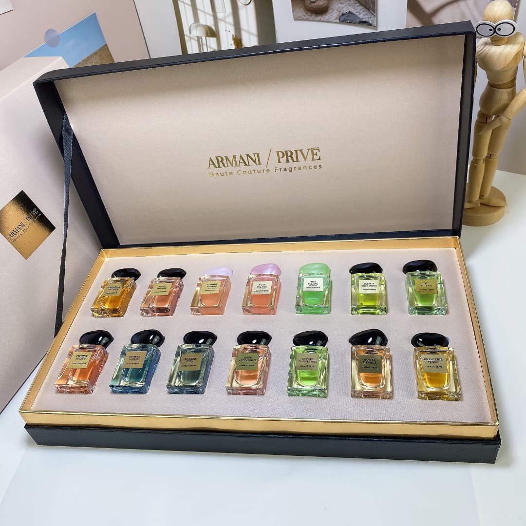 One-to-one/14-piece Armani private collection perfume sample set! Flavor: Jade Dragon Tea Magic Sand Version, Suzhou Peony Magic Sand Version, Milan Rose Magic Sand Version, Hermitage Vetiver, Couture Venetian Citrus, Haiyu Qingbai, Eden Fig, Summer Palace Orange, Yulong Tea Fresh Version, Suzhou Peony Fresh Version, Milan Rose Fresh Version, Japanese Jasmine, Antigua Gardenia, Alexander Rose.